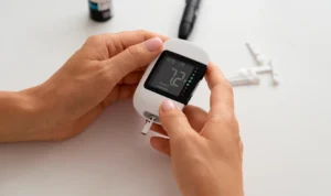 Deteksi Dini Diabetes Teknologi Sensor Glukosa Tanpa Jarum