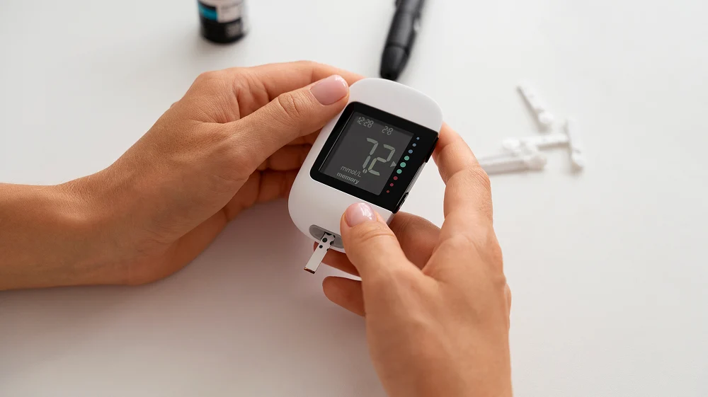 Deteksi Dini Diabetes Teknologi Sensor Glukosa Tanpa Jarum