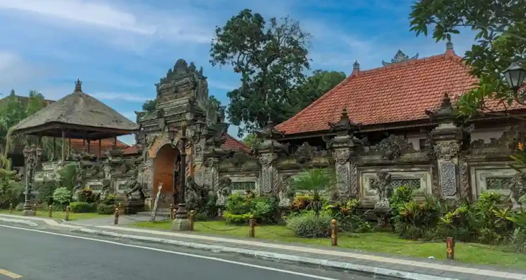 Puri Saren Ubud Bali 2026 Istana Budaya Terkenal Dunia