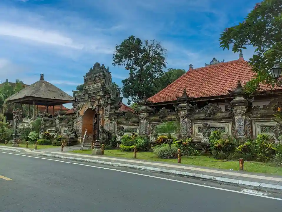 Puri Saren Ubud Bali 2026 Istana Budaya Terkenal Dunia