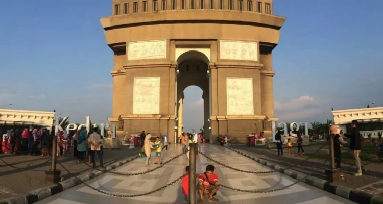 Tempat makan Simpang Lima