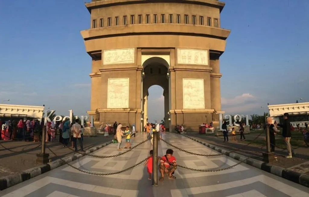 Tempat makan Simpang Lima