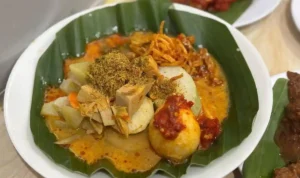 Resep Lontong Medan yang Gurih, Ramai Lauk, dan Selalu Bikin Meja Sarapan Terlihat Meriah