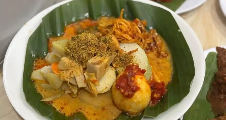 Resep Lontong Medan yang Gurih, Ramai Lauk, dan Selalu Bikin Meja Sarapan Terlihat Meriah