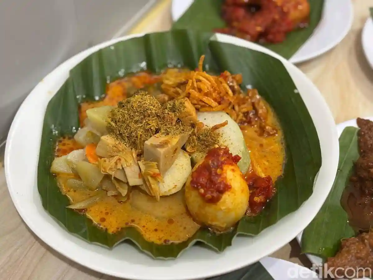 Resep Lontong Medan yang Gurih, Ramai Lauk, dan Selalu Bikin Meja Sarapan Terlihat Meriah