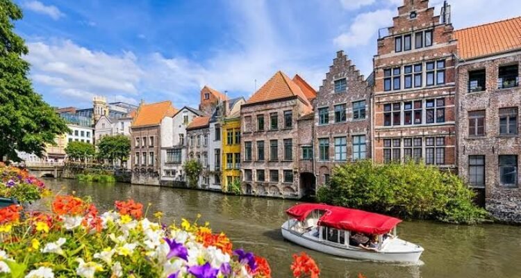 Wisata di Belgia, Negeri Kastel, Kanal, Cokelat, dan Kota Tua Eropa