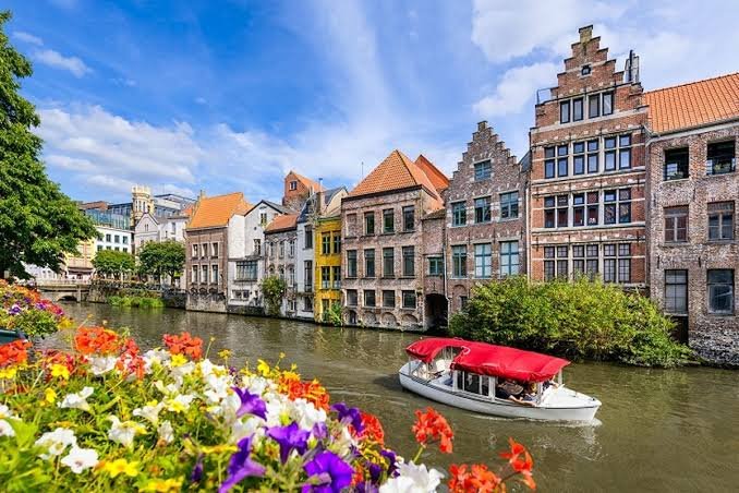 Wisata di Belgia, Negeri Kastel, Kanal, Cokelat, dan Kota Tua Eropa
